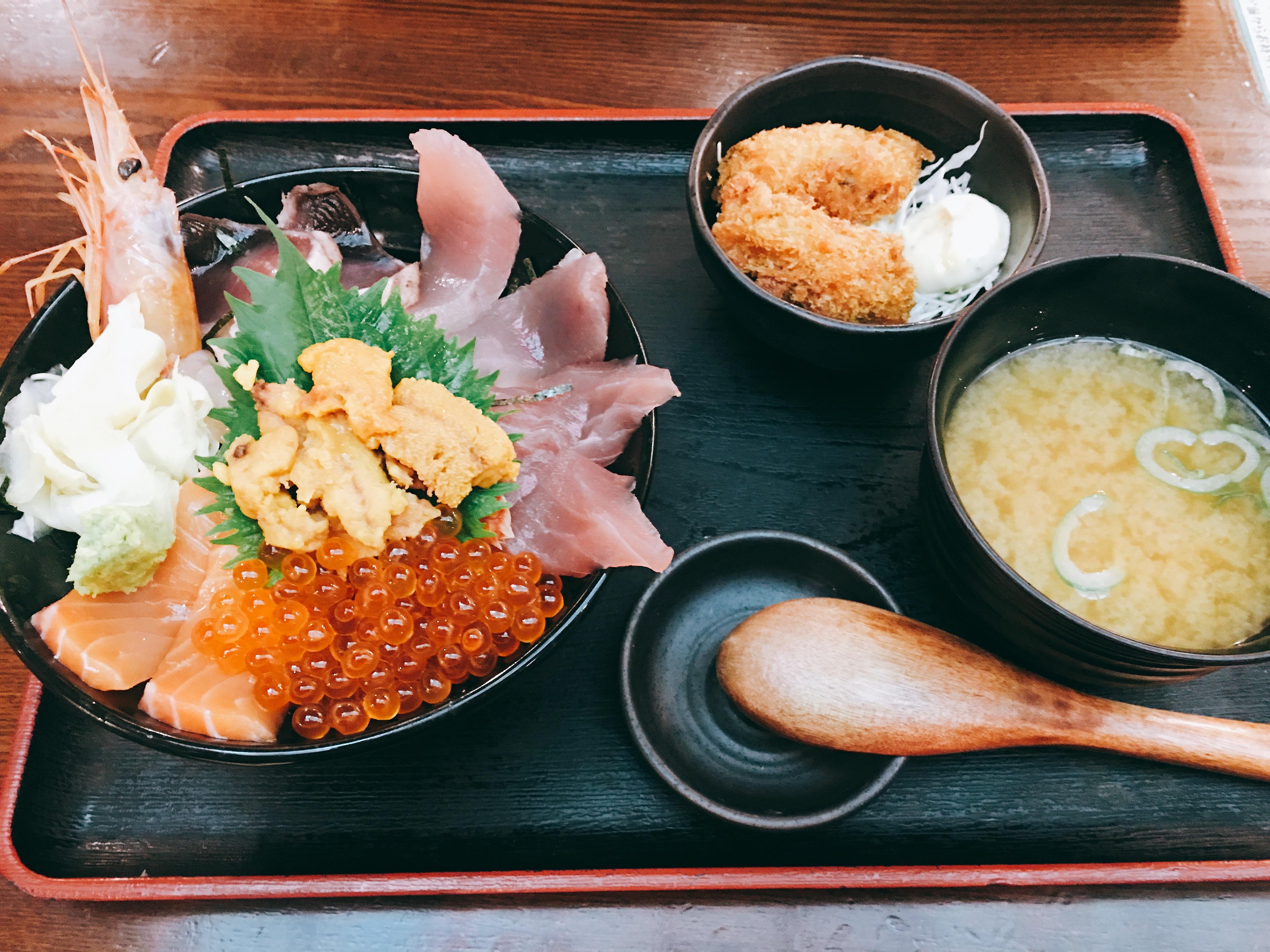 新宿　海鮮丼　魚人食堂
